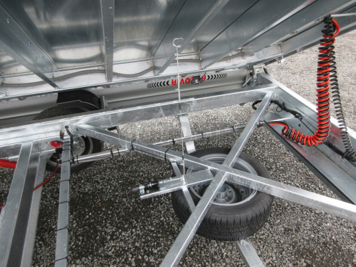 MULTIFUNKČNÍ přepravník a třístranný sklápěč JK 3,5T 4,00x2,10/0,35 v el. + Zn, stavitelná oj č.35