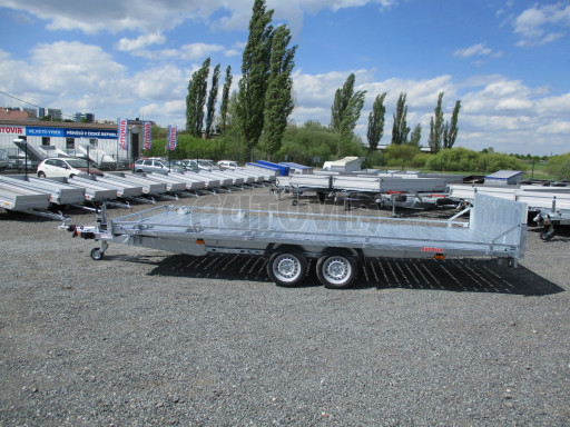 Hydraulicky sklopný přívěs AD  2,7T 5,17x2,09 perforovaná podlaha, tahokov rampa
