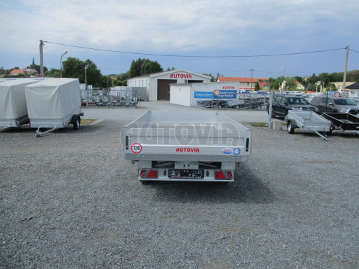 Třístranný sklápěč