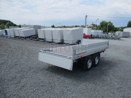 Třístranný sklápěč