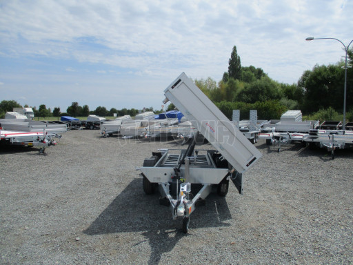 Třístranný sklápěč