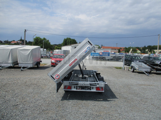 Třístranný sklápěč