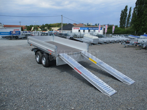 Třístranný sklápěč