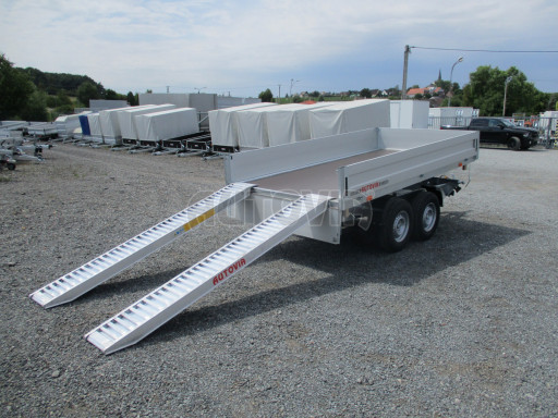 Třístranný sklápěč