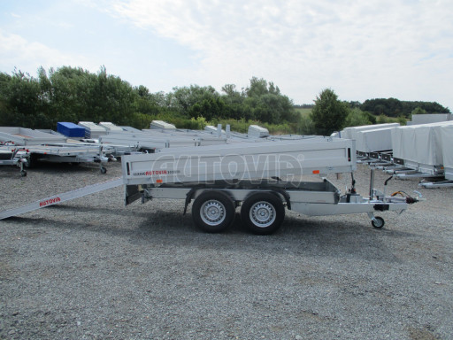 Třístranný sklápěč