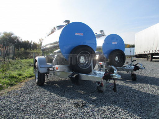 Přívěsný vozík ZV26B1 1,8T izolovaná cisterna na pitnou vodu č.13