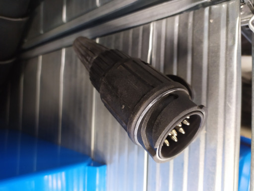 Zástrčka - vidlice 13 pól 12V s gumovým vývodem - výprodej č.1