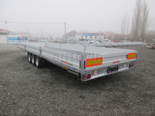 Třínápravový nákladní přívěs DN 3,5T B3 8,60x2,47/0,35 13 box nájezdy