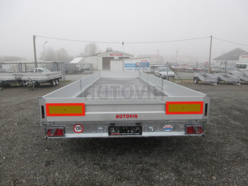 Třínápravový nákladní přívěs DN 3,5T B3 8,60x2,47/0,35 13 box nájezdy