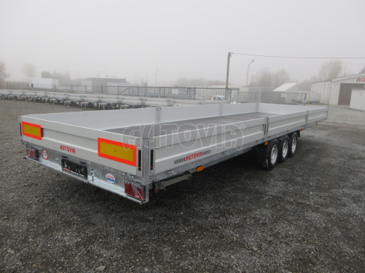 Třínápravový nákladní přívěs DN 3,5T B3 8,60x2,47/0,35 13 box nájezdy