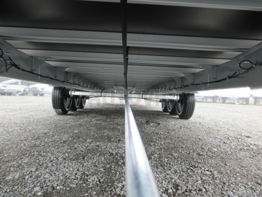 Třínápravový nákladní přívěs DN 3,5T B3 8,60x2,47/0,35 13 box nájezdy