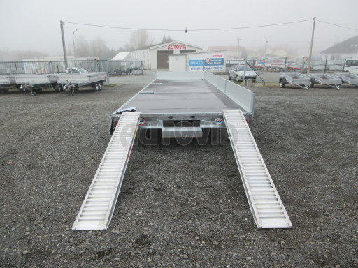 Třínápravový nákladní přívěs DN 3,5T B3 8,60x2,47/0,35 13 box nájezdy