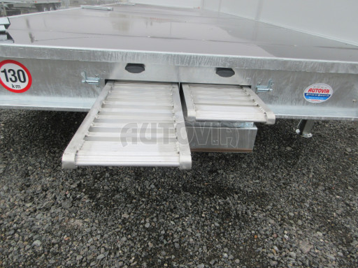 Třínápravový nákladní přívěs DN 3,5T B3 8,60x2,47/0,35 13 box nájezdy