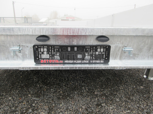 Třínápravový nákladní přívěs DN 3,5T B3 8,60x2,47/0,35 13 box nájezdy