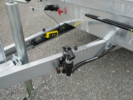 Třístranný sklápěč VER 3SKS 3,5T 3,35x1,76/0,60 nástavba v elektrice č.10