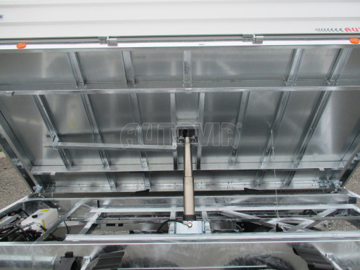 Třístranný sklápěč VER 3SKS 3,5T 3,35x1,76/0,60 nástavba v elektrice č.28