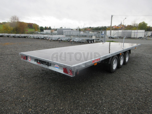 Třínápravový nákladní přívěs DN 3,5T B3 6,13x2,20/plato1350