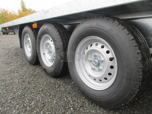 Třínápravový nákladní přívěs DN 3,5T B3 6,13x2,20/plato1350