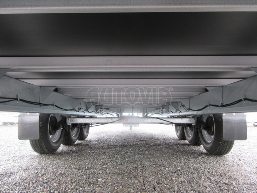 Třínápravový nákladní přívěs DN 3,5T B3 6,13x2,20/plato1350