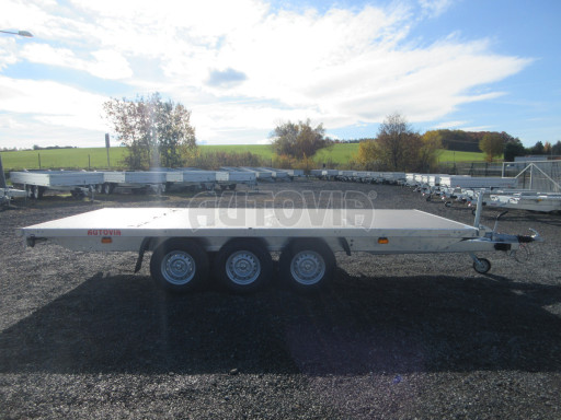 Zesílený třínápravový nákladní přívěs DN 3,5T B3 5,05x2,20 plato 1350kg