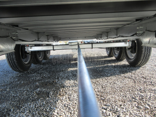 Zesílený třínápravový nákladní přívěs DN 3,5T B3 5,05x2,20 plato 1350kg