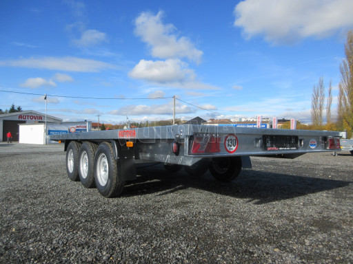 Zesílený třínápravový nákladní přívěs DN 3,5T B3 5,05x2,20 plato 1350kg