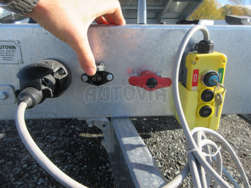 Třístranný sklápěč VER 3SKS 2,7T 2,65x1,55/0,60 nástavba v elektrice č.22