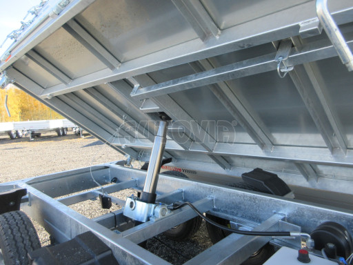 Třístranný sklápěč VER 3SKS 2,7T 2,65x1,55/0,60 nástavba v elektrice č.40