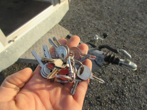 Bazarový skříňový přívěs za auto ZV 31 B1 1,3T 3,01x1,55/1,80 č.15