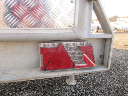 Bazarový skříňový přívěs za auto ZV 31 B1 1,3T 3,01x1,55/1,80 č.17