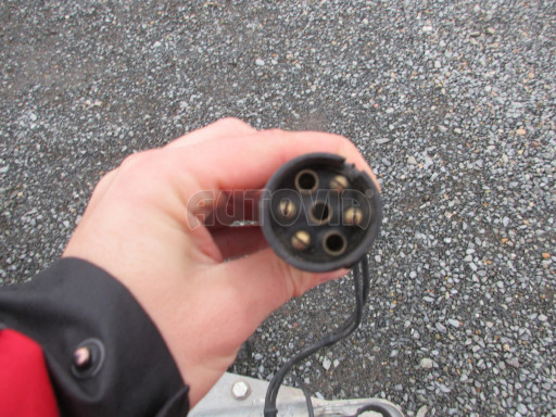 Bazarový nebrzděný přívěs VA 750kg 2,52x1,27/0,30 RE POČ zes. náprava č.9