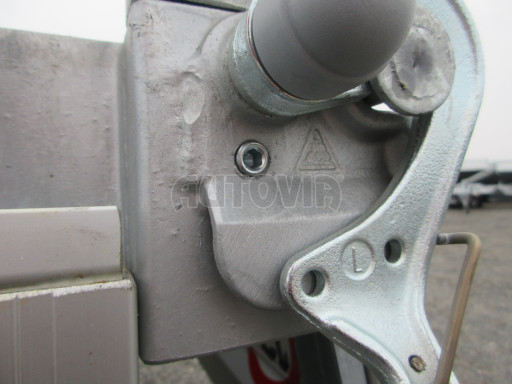 Bazarový třístranný sklápěč VER 3SKS 2,7T 2,65x1,55/0,30 ruč č.23