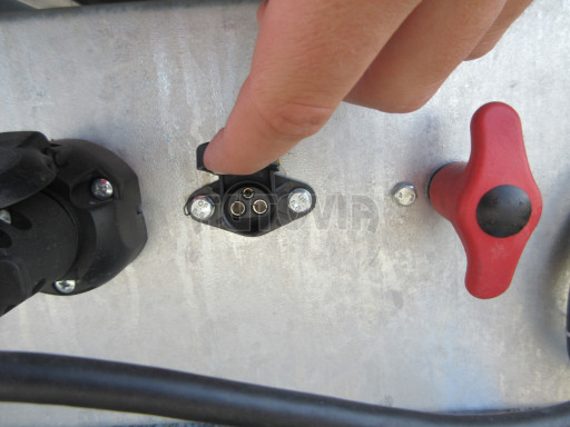 Třístranný sklápěč VER 3SKS 2,7T 3,35x1,76/0,30 v elektrice č.15