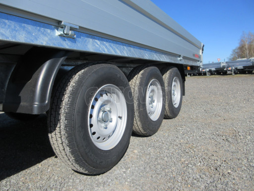 Třínápravový nákladní přívěs DN 3,5T B3 5,05x2,20/0,35 1350