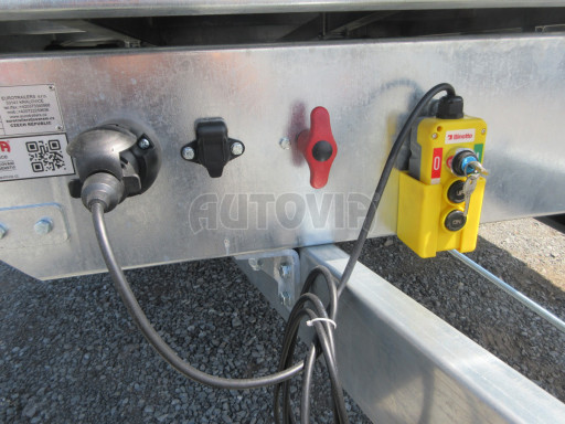 Třístranný sklápěč VER 3SKS 2,7T 3,05x1,76/0,30 v elektrice č.12