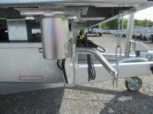 Univerzální skladový třístranný sklápěč PHT 3,5T 4,18x2,10/1,35 GITTER v elektrice