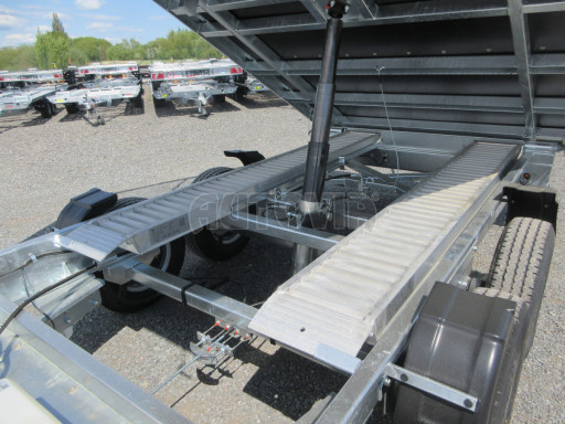 Univerzální skladový třístranný sklápěč PHT 3,5T 4,18x2,10/1,35 GITTER v elektrice
