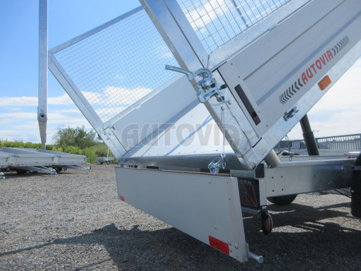 Univerzální skladový třístranný sklápěč PHT 3,5T 4,18x2,10/1,35 GITTER v elektrice
