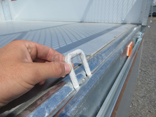 Univerzální skladový třístranný sklápěč PHT 3,5T 4,18x2,10/1,35 GITTER v elektrice
