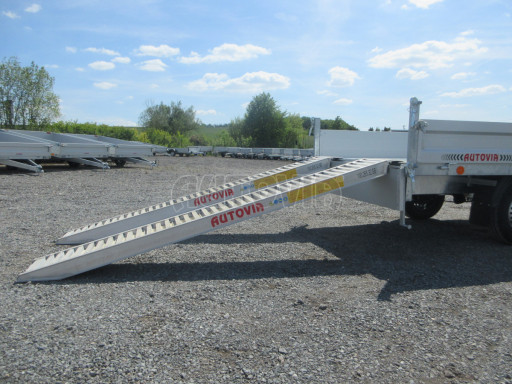 Sklápěcí přívěs VER SK 1,35T 2,65x1,55/0,30 ruč č.37