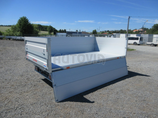 Třístranný sklopný přívěs s nástavbou bočnic ATS 3SKS 2,7T 3,32x1,70/0,70 ECO ZN v elektrice č.28