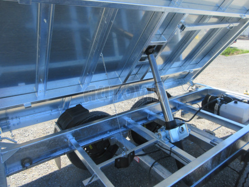 Třístranný sklápěcí přívěs VER 3SKS 2,7T 2,65x1,55/0,30 v elektrice č.35