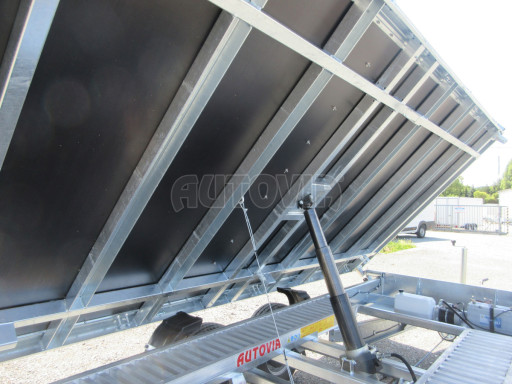 Třístranný sklopný přívěs PHT 3,5T 4,18x2,10/0,35 v elektrice č.38