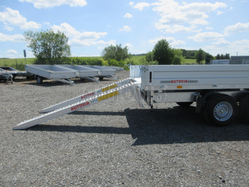 Třístranný sklopný přívěs PHT 3,5T 4,18x2,10/0,35 v elektrice č.49