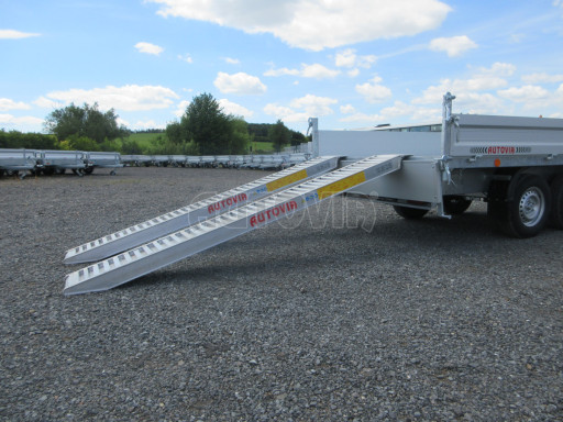 Třístranný sklápěč VER 3SKS 2,7T 3,35x1,76/0,30 ruč č.47