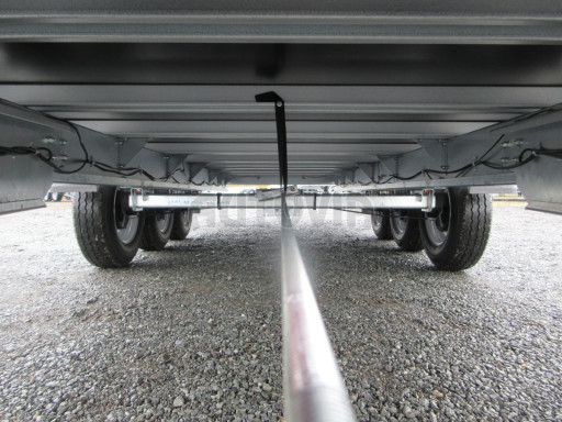 Třínápravový nákladní přívěs DN 3,5T B3 6,60x2,20 plato