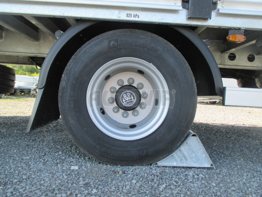 Jednonápravový 18-ti paletový vzduchem brzděný přívěs MD 10T B1 7,40x2,48/2,80 č.22